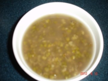 电饭煲焖煮:冰糖绿豆汤做法