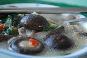 菌菇菠菜汤做法