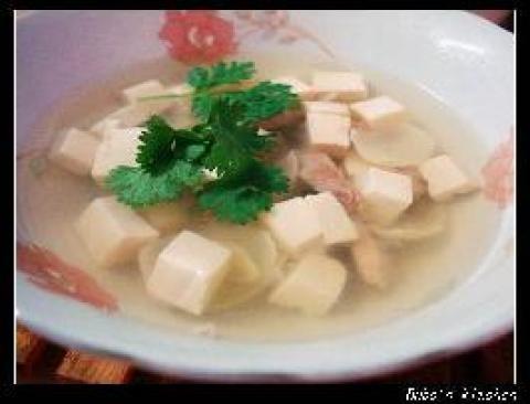 鲜百合瘦肉豆腐汤做法
