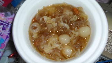 桂圆红枣枸杞银耳汤做法