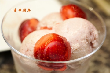 【曼步厨房】草莓季的诱惑—— 鲜草莓牛奶沙冰做法