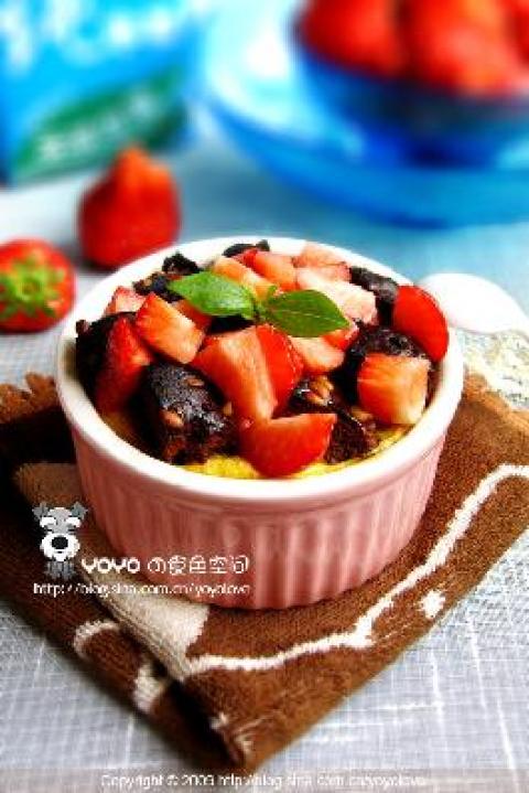 草莓枣糕布丁做法