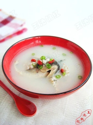 奶白鲫鱼薏米汤做法