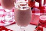 小吃 樱花季：樱花草莓牛奶