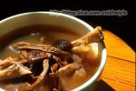 小吃 茶树菇煲鸡汤