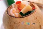 小吃 椰盅海鲜汤